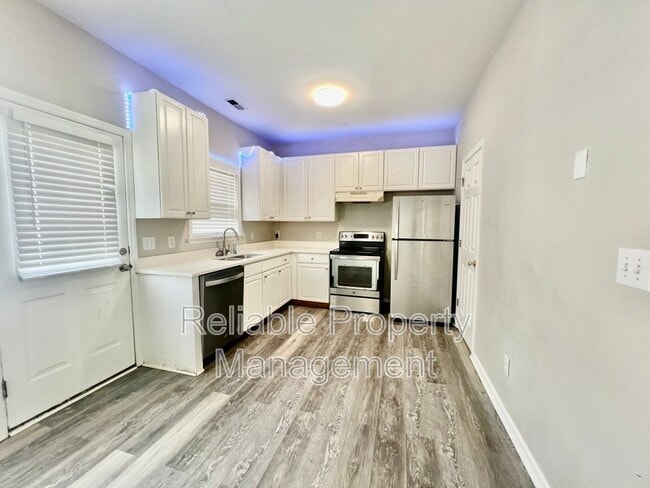 Building Photo - 2829 Bennington Dr