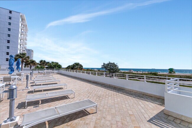 Building Photo - 345 Ocean Dr