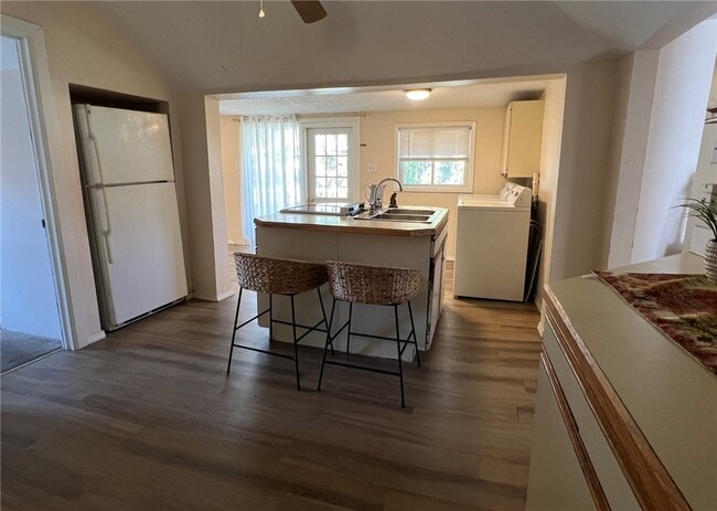 Building Photo - 404 Perry St