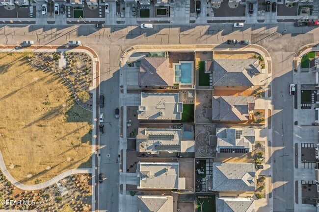 Building Photo - 905 Witton Pl