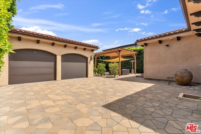 Building Photo - 5310 Leghorn Ave