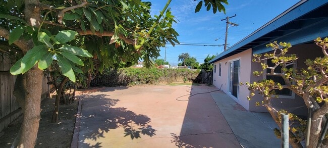 Building Photo - 3Bed/2Bath House w/1-Car Garage, Great Yar...