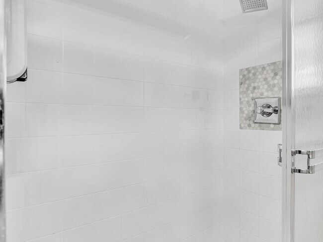 Building Photo - 10434 NW 6th Ct