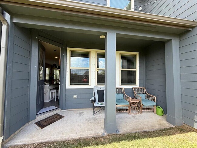 Building Photo - 5621 Hyde Park Dr