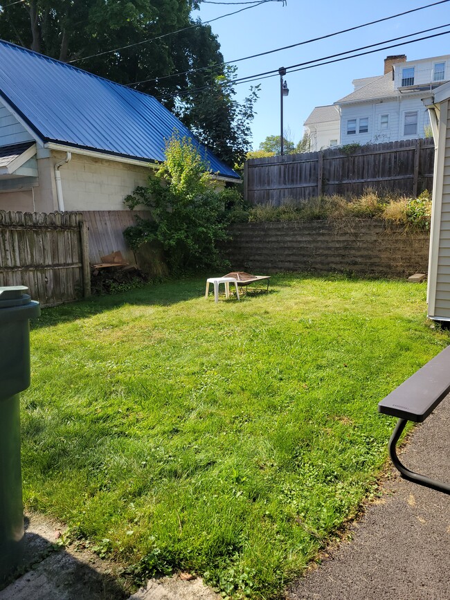 Spacious back yard - 469 Maplewood Ave