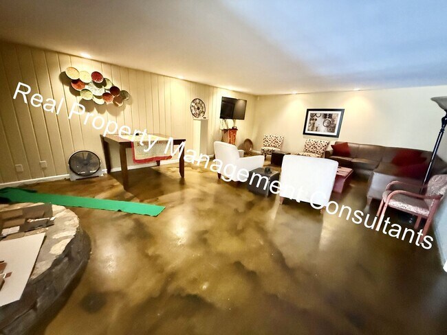 Building Photo - Beautiful Condo on the Plaza with City Vie...