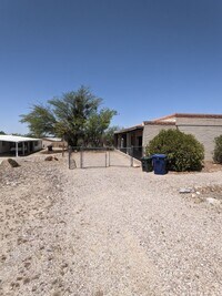 Building Photo - East Side Rental