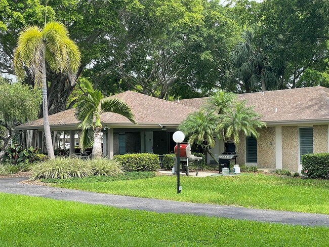 Building Photo - 500 Oaks Ln
