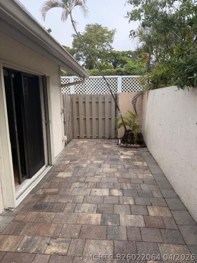 Building Photo - 3076 S Oakland Forest Dr