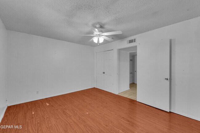 Building Photo - 4945 Sierra Madre Dr