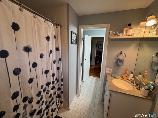 Building Photo - 17 Coram Rd