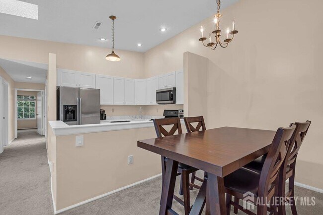 Building Photo - 66 Iroquois Dr