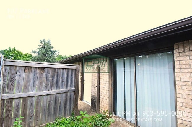 Building Photo - 102 Parklane-