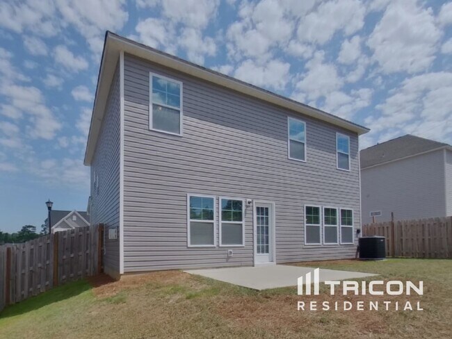 Building Photo - 211 Savannah Hills Dr