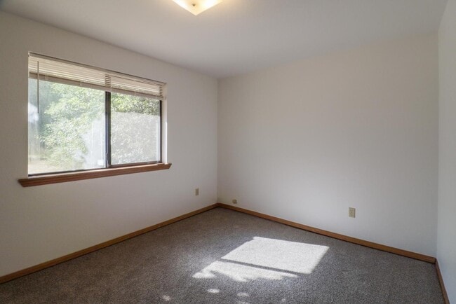 Building Photo - 9240 Mullen Rd SE