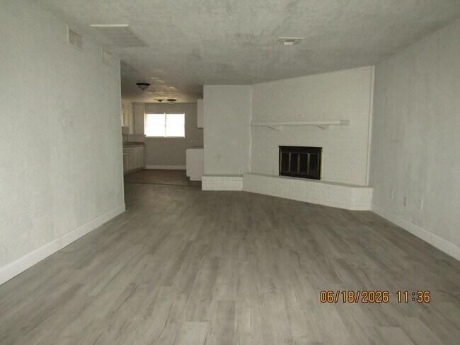 Building Photo - Freshly Painted/New Flooring home located closed to downtown Lawton/Ft. Sill