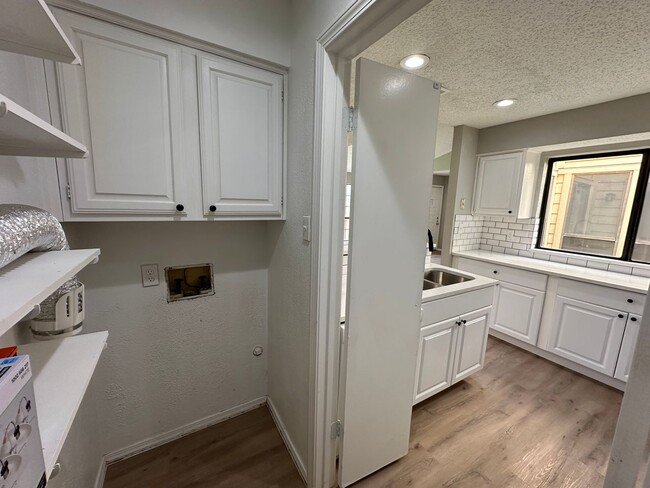 Building Photo - 4738-4740 Berridge Lane