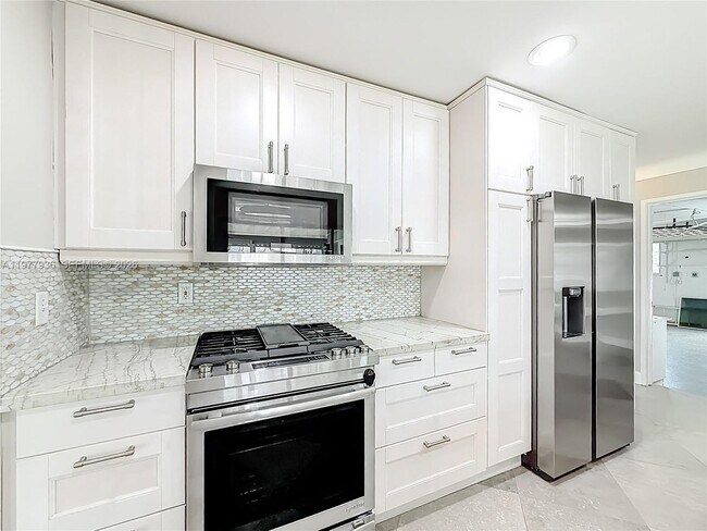 Building Photo - 2770 NE 8th Ct