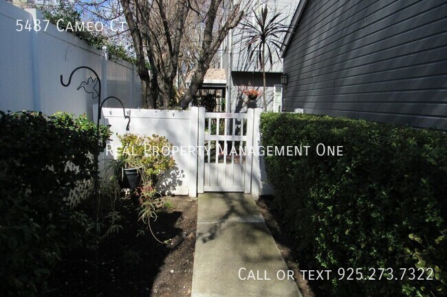 Building Photo - 5487 Cameo Ct