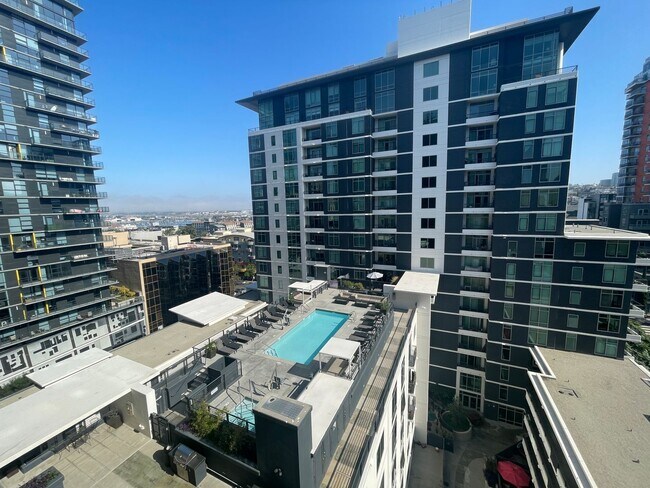 Building Photo - Downtown Acqua Vista 1 Bedroom Condo!