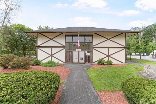 Building Photo - 33 Scarborough Ln