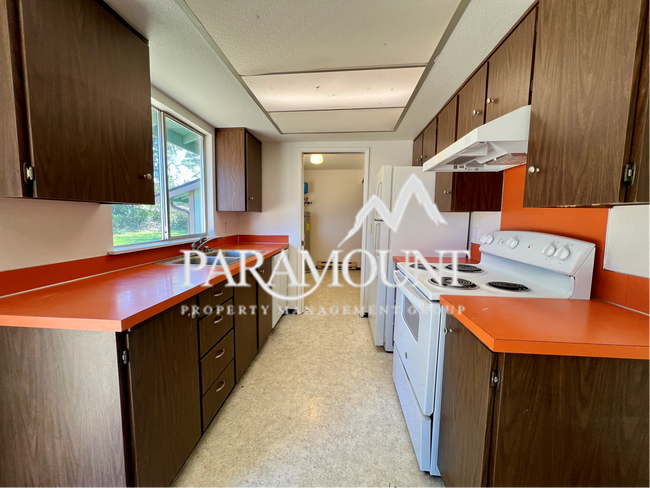 Building Photo - Charming 2-Bedroom Duplex with Garage!