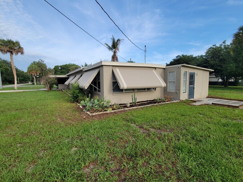 Building Photo - 1805 49th Ave