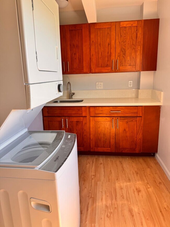 Building Photo - 2 Unfurnished Studios in Manoa Available!