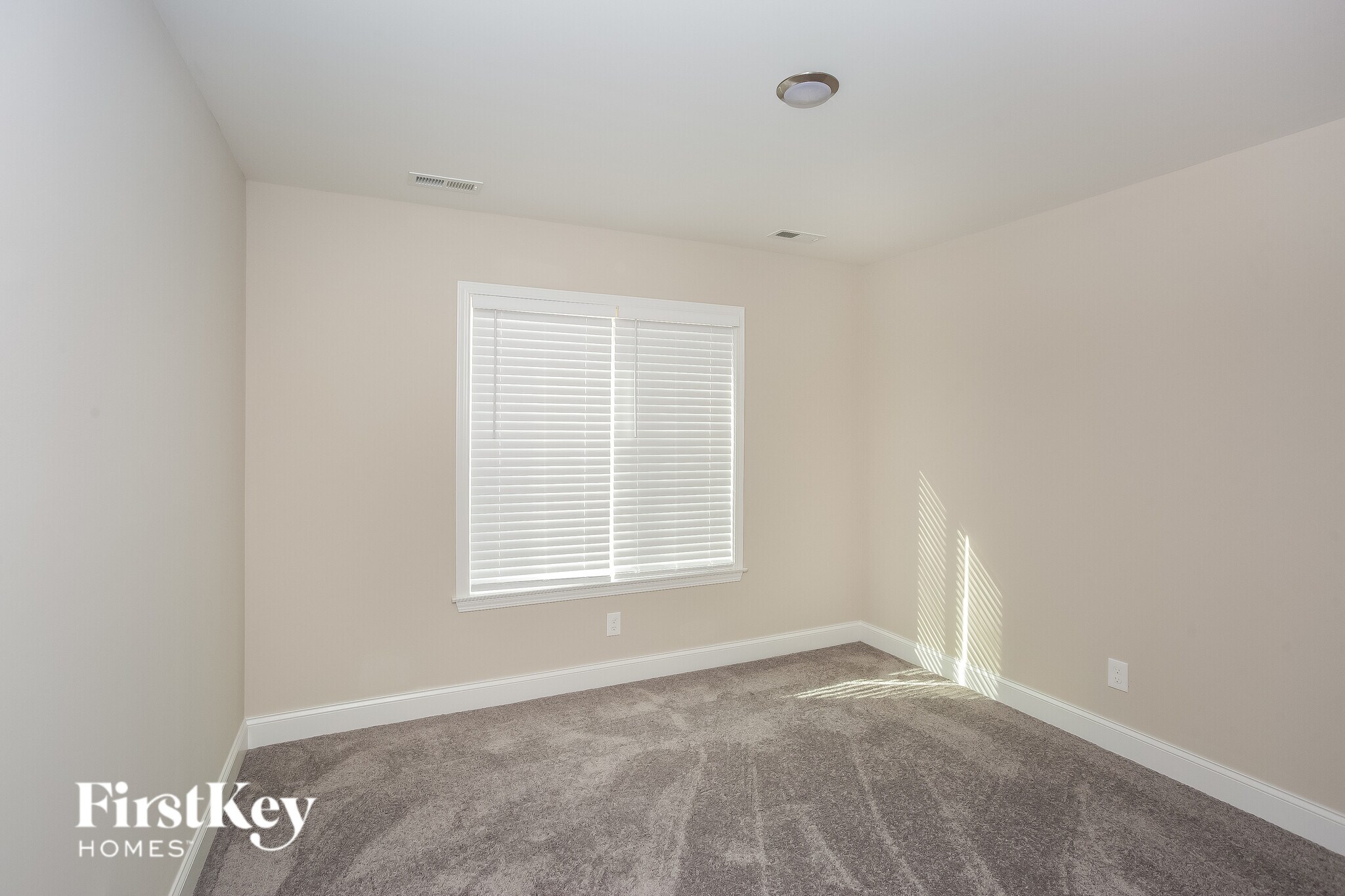 Building Photo - 621 E Mills Dr