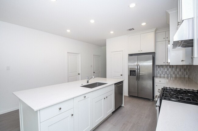 Building Photo - 6319 Seafoam Lake Dr