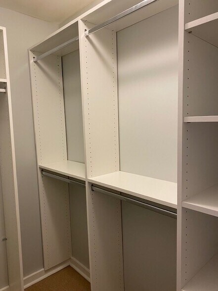 Walk in Closet - 3851 N Southport Ave