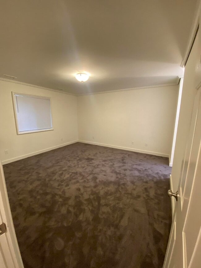 Building Photo - 2218 Graystone Dr