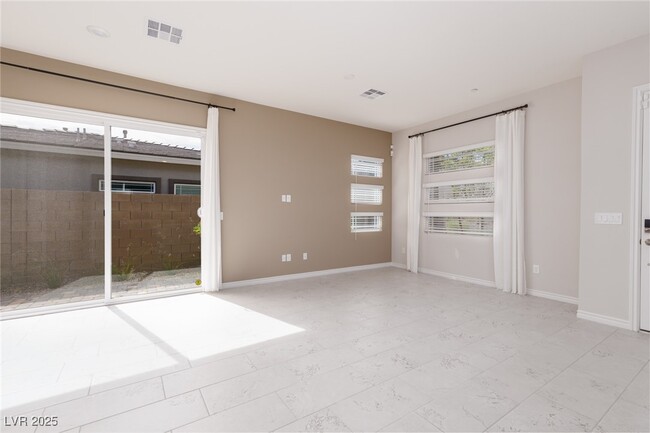 Building Photo - 929 Silverfir Ct