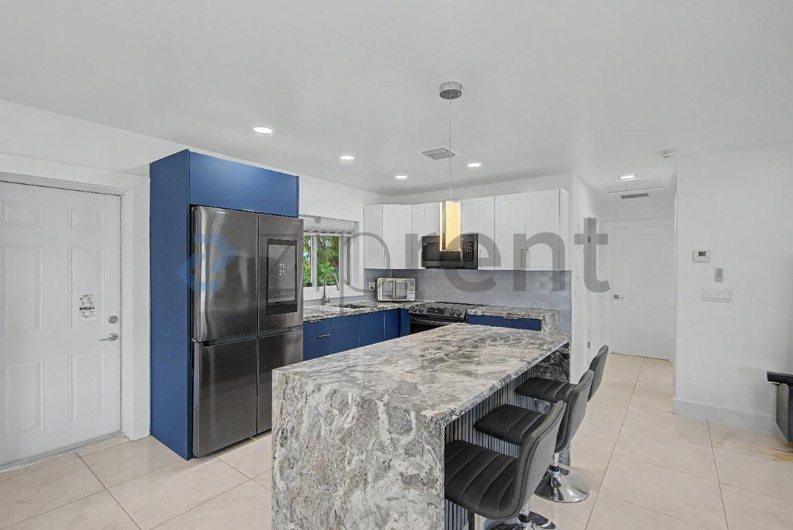 Building Photo - Unit