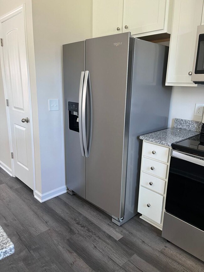 Building Photo - Brand New Beautiful 3 Bedroom 2.5 Bathroom