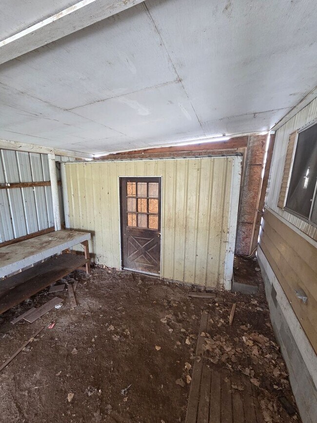 Building Photo - 3 Bed, 2 Bath Country-Home on 5 Acres