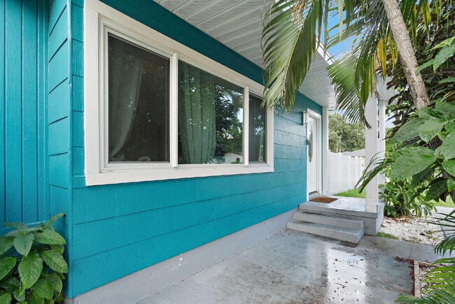 Building Photo - Spacious Gulfport Gem with Large Private Backyard and Plenty of Driveway Space