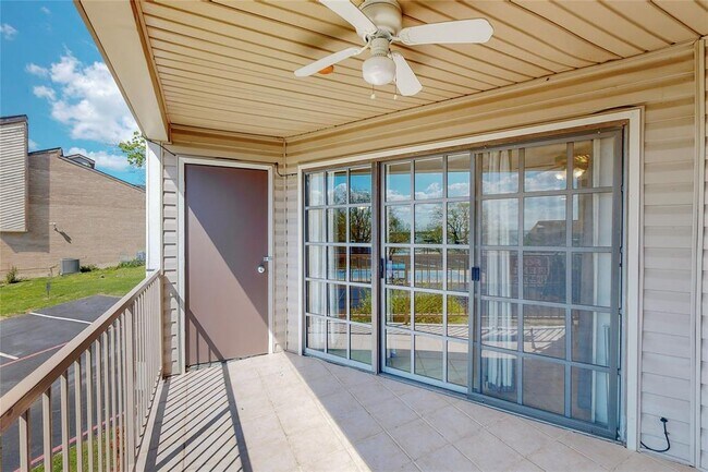 Building Photo - 426 Yacht Club Dr