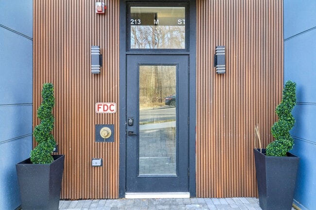 Primary Photo - 2213 M St NE