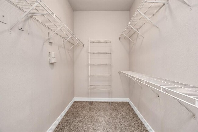 Building Photo - 3225 Woodland Park Dr