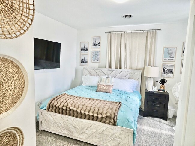 Building Photo - Cute and cozy Greensburg home!