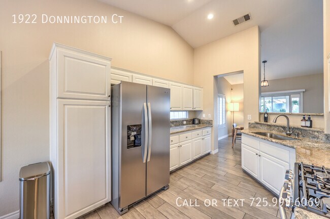 Building Photo - 1922 Donnington Ct