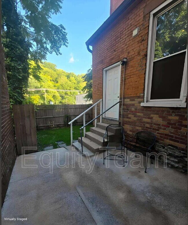 Primary Photo - 2153 Loth St