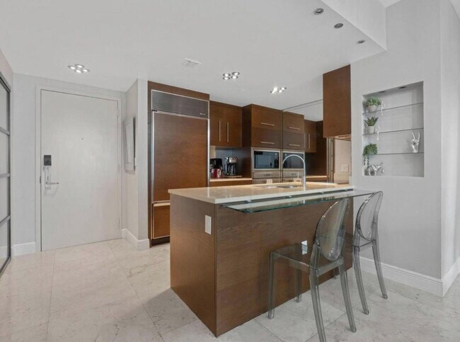 Building Photo - 481 Brickell Ave