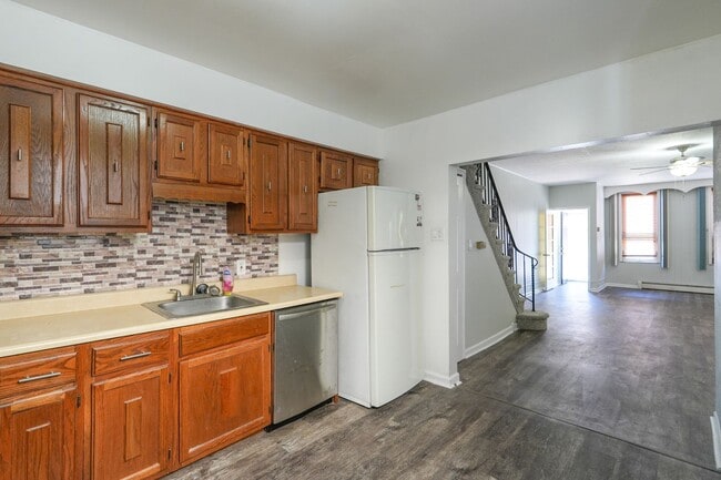 Building Photo - Charming Pennsport Rowhome with Private Backyard Oasis