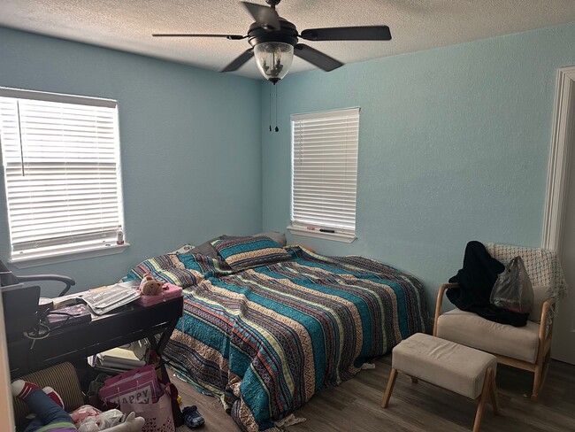 Building Photo - 430 Center Way