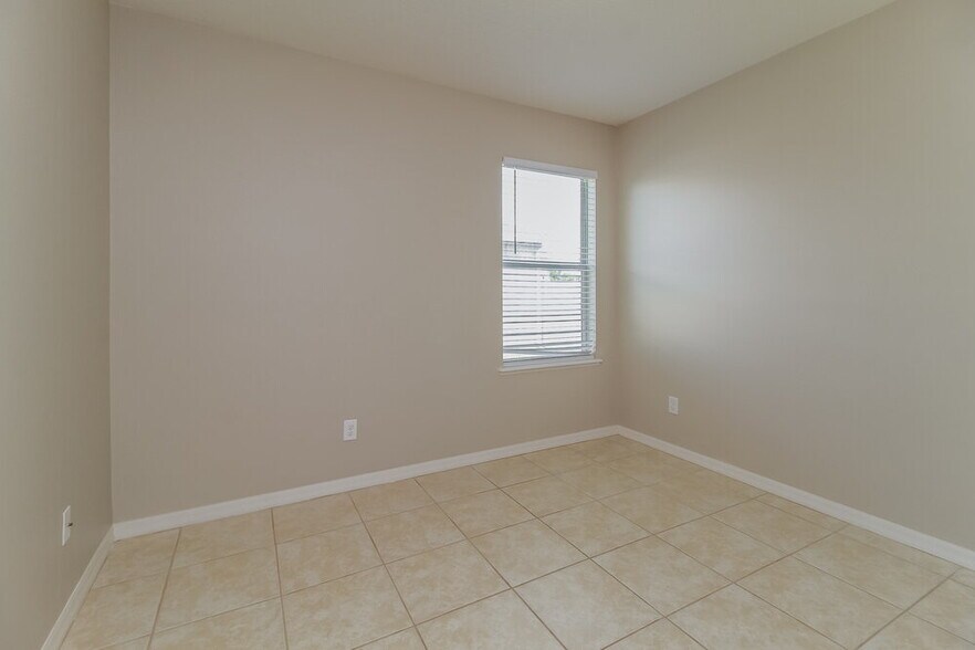 Building Photo - 3226 Queen Alexandria Dr