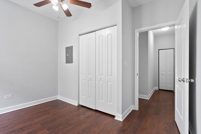 Building Photo - 3631 W Dickens Ave