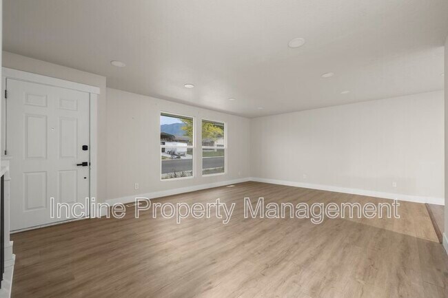 Building Photo - 450 Scenic Dr