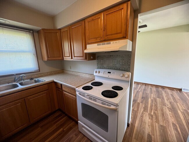 Building Photo - HM 3302-3304 W. 18th